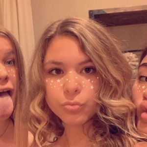 Meet your Posher, Ainsley